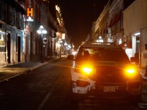 La noche de este lunes 13 de julio se registró una intensa movilización policial en el primer cuadro de la capital poblana, luego de que un intento de robo de vehículo