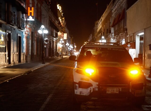 La noche de este lunes 13 de julio se registró una intensa movilización policial en el primer cuadro de la capital poblana, luego de que un intento de robo de vehículo