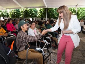 Con el objetivo de transformar la vida de personas en condición vulnerable, el Sistema Estatal para el Desarrollo Integral de la Familia (SEDIF) realizó la entrega simbólica de 1,302 aparatos de rehabilitación
