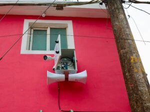 El Gobierno de Puebla y el Ayuntamiento de Zacatlán arrancaron la instalación de alarmas vecinales. En consecuencia, esta medida busca brindar tranquilidad a las familias locales.
