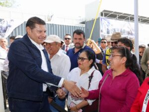 Desde el municipio de Acatzingo, el gobernador de Puebla, Alejandro Armenta Mier, anunció que para 2027 el programa Obra Comunitaria contará con una bolsa histórica de 2,000 millones de pesos.