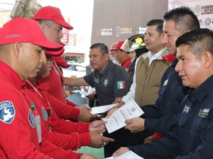 El gobernador Alejandro Armenta Mier refrendó su respaldo al Heroico Cuerpo de Bomberos del Estado al anunciar la construcción de 400 viviendas destinadas a sus integrantes y a personal de seguridad.