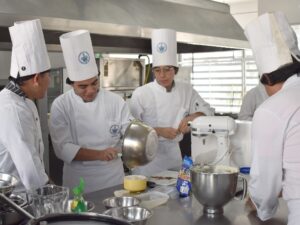 Si presentaste la prueba de admisión a la BUAP y no lograste ingresar en la primera publicación de resultados, aún tienes una oportunidad. La Dirección de Administración Escolar (DAE) publicó la Convocatoria de Corrimiento y Lugares Disponibles 2026