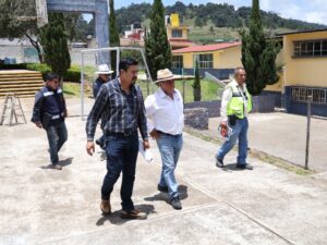 Por instrucción del gobernador Alejandro Armenta Mier, el Comité Administrador Poblano para la Construcción de Espacios Educativos (CAPCEE) supervisa la rehabilitación integral de planteles en la Sierra Norte de Puebla