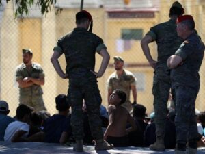 El presidente de Ceuta, Juan Jesús Vivas, calificó este miércoles de "insostenible" la crisis de menores migrantes no acompañados en la ciudad autónoma