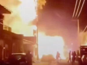 La Fiscalía General del Estado de Zacatecas investiga como principal hipótesis una represalia del Cártel Jalisco Nueva Generación (CJNG) tras el ataque con coche bomba perpetrado contra una comisaría en el municipio de Ojocaliente.