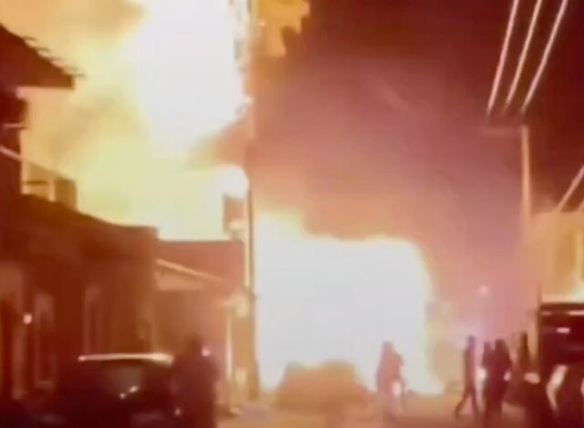 La Fiscalía General del Estado de Zacatecas investiga como principal hipótesis una represalia del Cártel Jalisco Nueva Generación (CJNG) tras el ataque con coche bomba perpetrado contra una comisaría en el municipio de Ojocaliente.