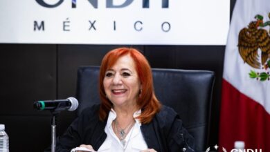 La Comisión Nacional de los Derechos Humanos (CNDH) lanzó una nueva sección en su portal oficial para desmentir públicamente notas y reportajes periodísticos. Con esta iniciativa, activada en agosto de 2026, el organismo busca responder a los contenidos que considera imprecisos o engañosos sobre su labor.