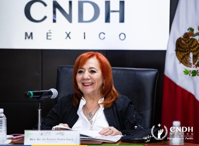 La Comisión Nacional de los Derechos Humanos (CNDH) lanzó una nueva sección en su portal oficial para desmentir públicamente notas y reportajes periodísticos. Con esta iniciativa, activada en agosto de 2026, el organismo busca responder a los contenidos que considera imprecisos o engañosos sobre su labor.