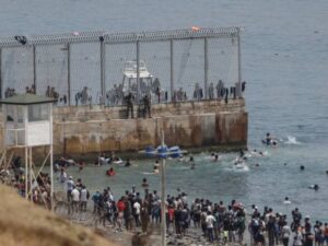 El Gobierno de España exigió este viernes a Italia la retirada inmediata de los controles fronterizos impuestos tras la reciente crisis migratoria en Ceuta.