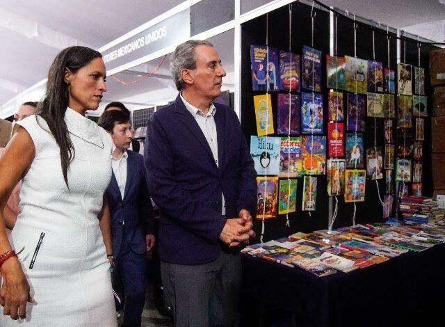 El presidente municipal de Puebla, Pepe Chedraui, encabezó la inauguración de la segunda edición de la Feria Internacional del Libro en el Zócalo capitalino.