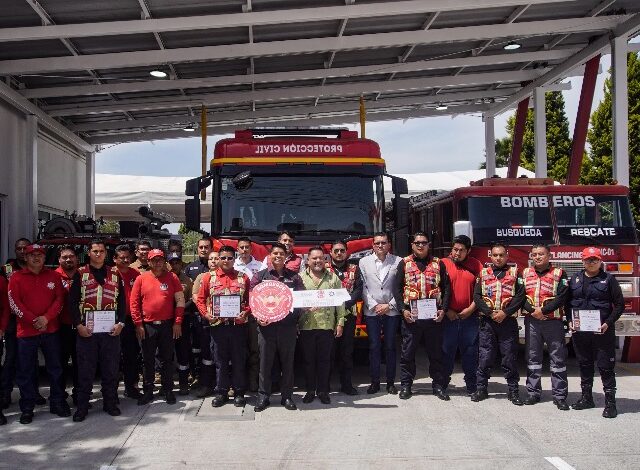 Omar Muñoz Alfaro, presidente municipal de Cuautlancingo, inauguró la nueva estación de bomberos de la localidad.