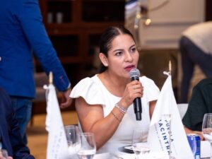 La presidenta municipal de San Andrés Cholula, Lupita Cuautle, presentó la nueva Ventanilla Digital de Inversiones ante el Consejo Directivo de CANACINTRA Puebla