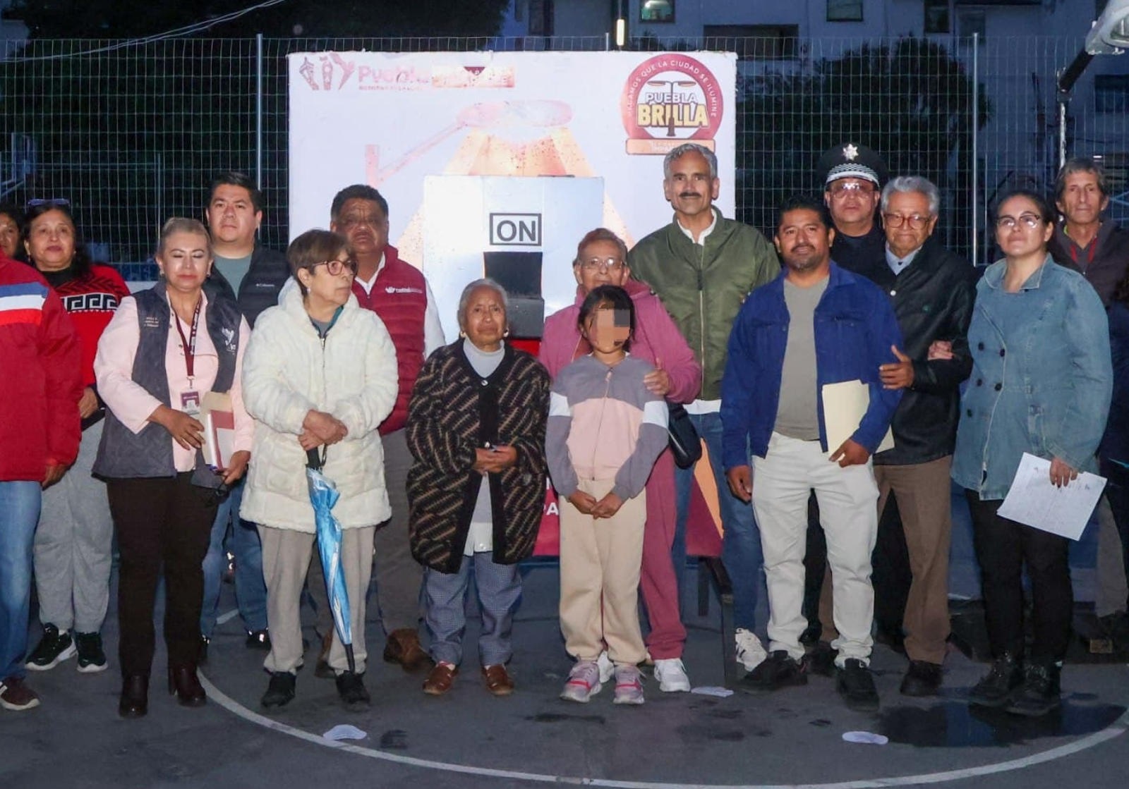 Puebla Brilla: Infonavit Frontera se moderniza con 132 luminarias