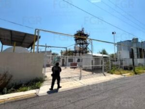 La Fiscalía General de la República (FGR) asestó un duro golpe a las redes del huachicol tras desmantelar cuatro centros clandestinos de procesamiento de hidrocarburos en San Luis Potosí, Hidalgo y Morelos.