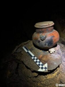 Un histórico descubrimiento arqueológico sacó a la luz los rituales y secretos de la antigua civilización zoque en Chiapas. El Instituto Nacional de Antropología e Historia (INAH) confirmó la localización de la Cueva Mundo Zoque