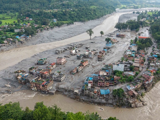 Avalancha entre Nepal y Tíbet deja 165 muertos y cientos de desaparecidos