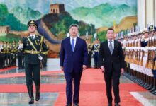 El presidente de China, Xi Jinping, defendió este martes la libertad de los países latinoamericanos para definir su política exterior y elegir a sus socios internacionales. Durante la recepción oficial en Pekín a su homólogo ecuatoriano, Daniel Noboa