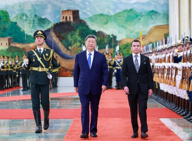 El presidente de China, Xi Jinping, defendió este martes la libertad de los países latinoamericanos para definir su política exterior y elegir a sus socios internacionales. Durante la recepción oficial en Pekín a su homólogo ecuatoriano, Daniel Noboa