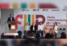 El presidente municipal de Puebla, Pepe Chedraui, encabezó la inauguración de la segunda edición de la Feria Internacional del Libro en el Zócalo capitalino.