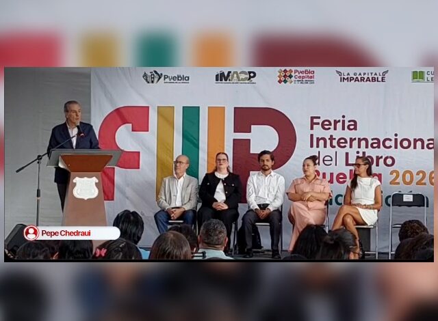El presidente municipal de Puebla, Pepe Chedraui, encabezó la inauguración de la segunda edición de la Feria Internacional del Libro en el Zócalo capitalino.
