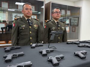 En Oriental, Puebla, una pistola negra de polímero de apenas 900 gramos (con cargador desabastecido) está a punto de cerrar un ciclo que comenzó en 2018. Se llama PMX y es uno de los proyectos con los que la Industria Militar busca ampliar la capacidad del Ejército
