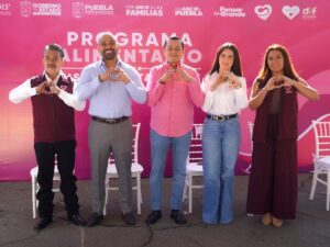 El Sistema Estatal DIF y el Sistema Municipal DIF de San Martín Texmelucan entregaron 4,356 despensas a 1,452 habitantes del municipio