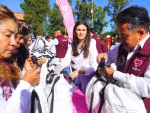 El Sistema Estatal DIF y el Sistema Municipal DIF de San Martín Texmelucan entregaron 4,356 despensas a 1,452 habitantes del municipio