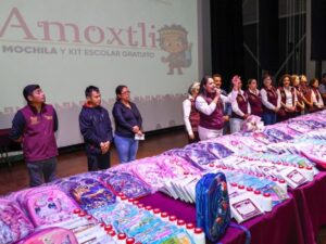 El Gobierno Municipal de San Pedro Cholula y el DIF Municipal entregaron mochilas y kits escolares a estudiantes de nivel preescolar como parte del programa Amoxtli.