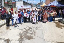 La presidenta municipal de San Pedro Cholula, Tonantzin Fernández, dio el banderazo de inicio a la rehabilitación integral de la calle 25 Poniente