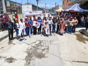 La presidenta municipal de San Pedro Cholula, Tonantzin Fernández, dio el banderazo de inicio a la rehabilitación integral de la calle 25 Poniente