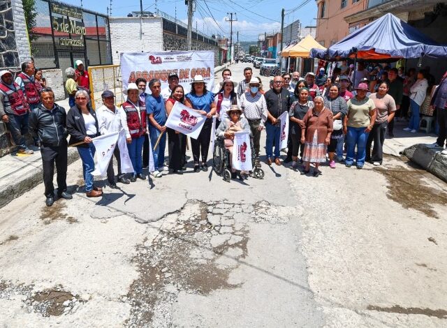 La presidenta municipal de San Pedro Cholula, Tonantzin Fernández, dio el banderazo de inicio a la rehabilitación integral de la calle 25 Poniente