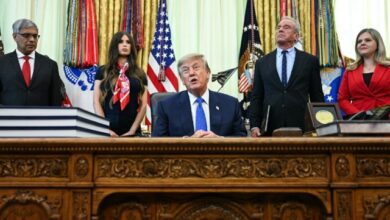 El presidente de Estados Unidos, Donald Trump, firmó un decreto que recomienda espaciar la administración de vacunas en los niños
