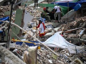 La cifra de muertos por el doble sismo que sacudió a Venezuela el pasado 24 de junio ascendió a 6,125, según el último balance oficial presentado este lunes por el jefe del Parlamento, Jorge Rodríguez. La tragedia, impulsada por los terremotos de magnitud 7.2 y 7.5