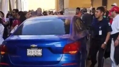 Un automóvil a alta velocidad irrumpió en la zona peatonal del Centro Histórico de Zacatlán y embistió a un grupo de personas que se encontraban en las terrazas de los establecimientos sobre el Andador Benito Juárez