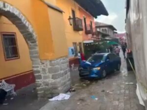 La Secretaría de Turismo de Puebla revisará la señalización peatonal en todos los Pueblos Mágicos de la entidad, luego de que un automóvil particular atropelló a 16 personas en el municipio de Zacatlán