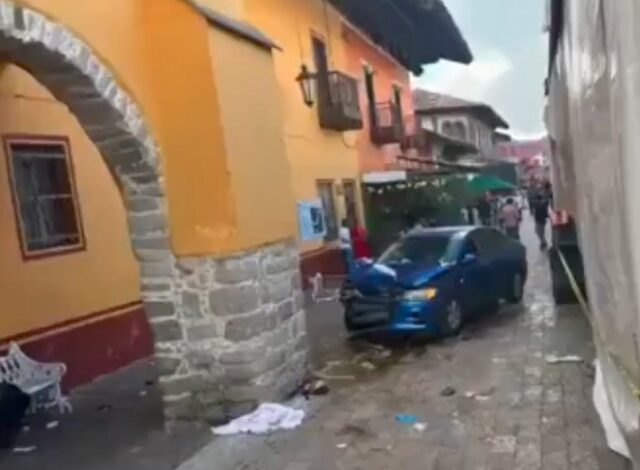 La Secretaría de Turismo de Puebla revisará la señalización peatonal en todos los Pueblos Mágicos de la entidad, luego de que un automóvil particular atropelló a 16 personas en el municipio de Zacatlán
