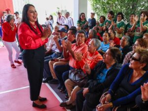 La alcaldesa Tonantzin Fernández y el DIF Municipal de San Pedro Cholula entregaron la rehabilitación de la cancha de cachibol, jardines y áreas al aire libre de la Casa del Abue.