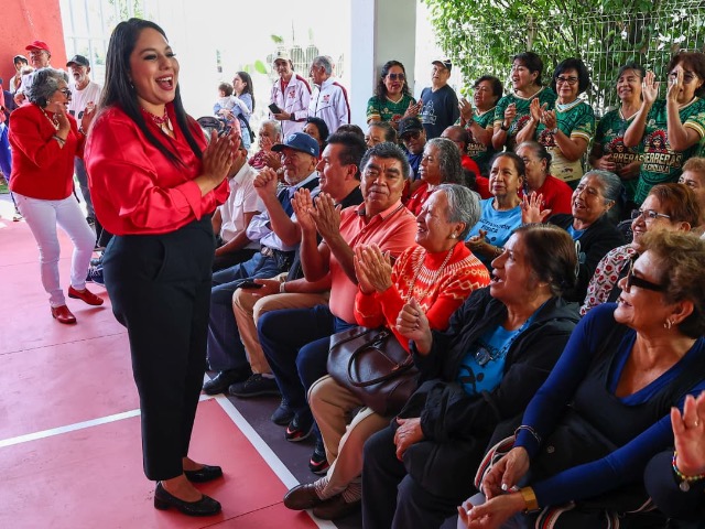 La alcaldesa Tonantzin Fernández y el DIF Municipal de San Pedro Cholula entregaron la rehabilitación de la cancha de cachibol, jardines y áreas al aire libre de la Casa del Abue.