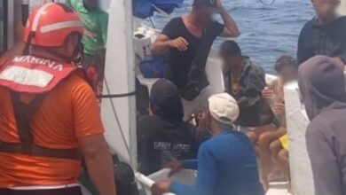 La Marina de México rescató a 16 migrantes cubanos —12 adultos y cuatro menores— que navegaban a la deriva cerca de la Península de Yucatán