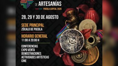 A partir de este viernes, 100 artesanos provenientes de diversos países como Brasil y Colombia se instalaron en el cruce de la calle 3 Oriente y 16 de Septiembre, en el Zócalo de Puebla, para participar en la II Cumbre Iberoamericana.