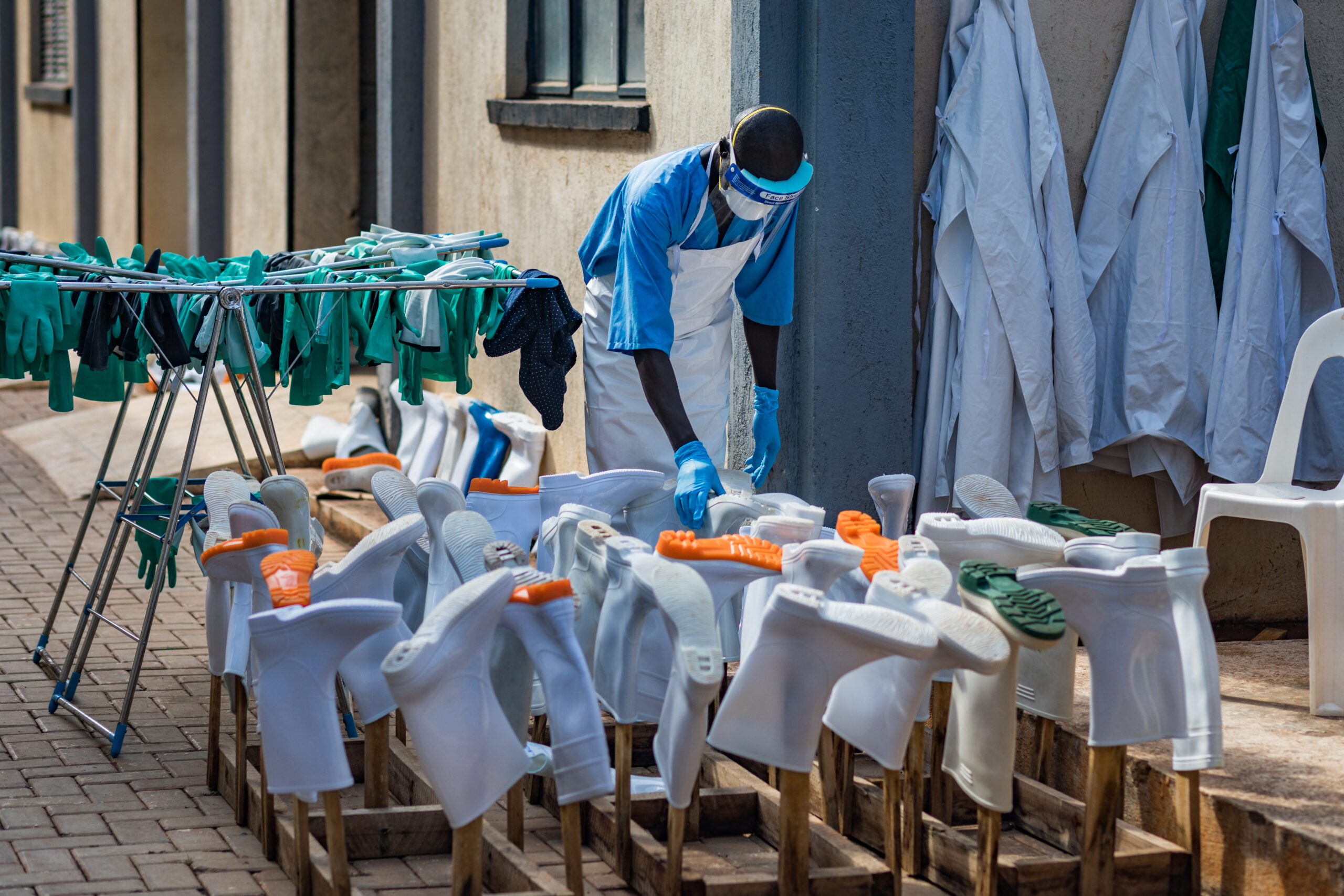 OMS ensayará tres vacunas contra el ébola en el Congo