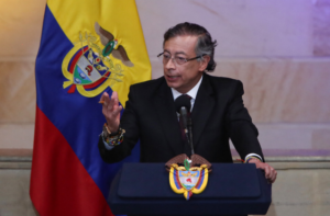 El presidente de Colombia, Gustavo Petro, hizo un llamado urgente este sábado para evitar una intervención militar de Estados Unidos en Cuba y propuso al gobierno de Donald Trump entablar un diálogo directo que frene la crisis diplomática en la región.