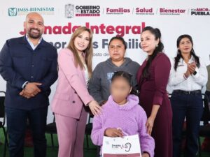 El Sistema Estatal para el Desarrollo Integral de la Familia (SEDIF), en alianza con la Fundación Dante Eludier, entregó 61 auxiliares auditivos bilaterales a 30 niñas, niños y adolescentes con discapacidad auditiva durante la Jornada Integral "Por Amor a las Familias", realizada en la explanada del Estadio Cuauhtémoc.