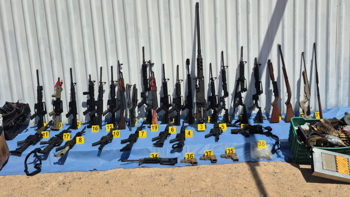 Rescatan a tres secuestrados y decomisan arsenal en Sonora