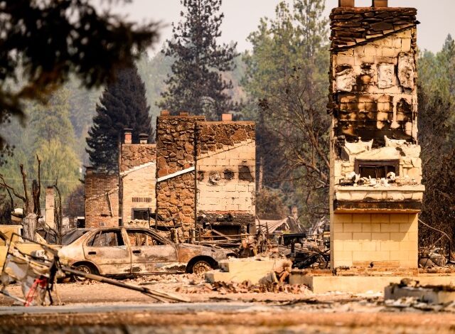 Las autoridades del condado de Spokane arrestaron este martes a un hombre acusado de provocar el mayor de los tres incendios forestales que arrasan el noreste del estado de Washington