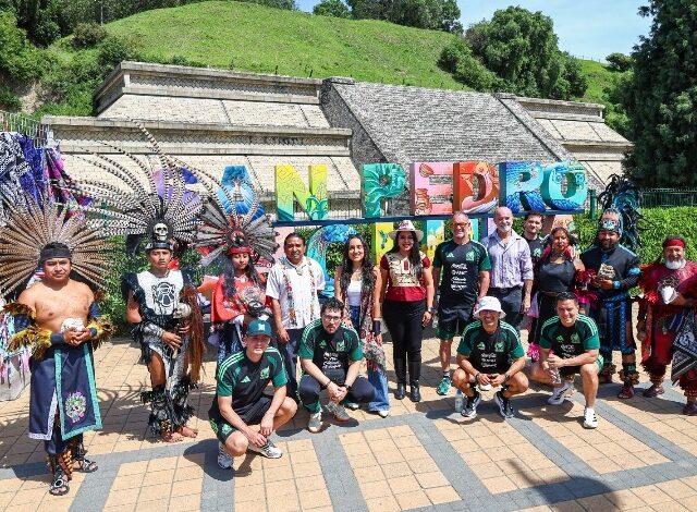 SAN PEDRO CHOLULA, PUE. — La Selección Mexicana de Futbol Sub-20 realizó un recorrido cultural y gastronómico por San Pedro Cholula como parte de la estrategia conjunta entre la presidenta municipal Tonantzin Fernández y el gobernador Alejandro Armenta para impulsar la proyección turística del municipio. Así fue la visita de la Selección Sub-20 a San Pedro Cholula Historia y patrimonio en la Gran Pirámide Durante la jornada, los integrantes del representativo nacional y su cuerpo técnico recorrieron la Zona Arqueológica y el Museo de Sitio. Los futbolistas conocieron la riqueza patrimonial de la Gran Pirámide de Cholula —reconocida por tener la base piramidal más grande del mundo— y su relevancia histórica para Puebla y todo México. Asimismo, las autoridades locales explicaron a los deportistas las acciones que ejecuta el Ayuntamiento para fortalecer el comercio local a través de la cultura, la historia y las tradiciones. Gastronomía y artesanía en el Parque Soria La agenda incluyó una parada en el Parque Soria, donde la delegación convivió con artesanas y artesanos de la región. Durante este encuentro, los seleccionados participaron en una degustación de cacao tradicional y disfrutaron del clásico chile en nogada, platillo insignia de la temporada gastronómica poblana. A través de sus redes sociales, la alcaldesa Tonantzin Fernández destacó la presencia de Andrés Lillini, director de Selecciones Nacionales Menores de la FMF, y de Roberto "El Capi" Ruiz Esparza, quienes acompañaron la comitiva durante el trayecto. Con estas actividades, la administración municipal reafirma su compromiso de colaborar con el Gobierno del Estado para consolidar a San Pedro Cholula entre los destinos turísticos clave de la entidad.