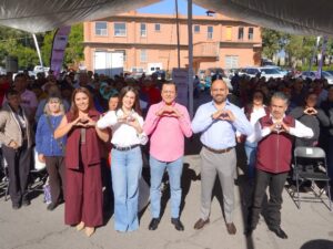 El Sistema Estatal DIF y el Sistema Municipal DIF de San Martín Texmelucan entregaron 4,356 despensas a 1,452 habitantes del municipio