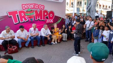 El presidente municipal Pepe Chedraui presenció el “Desafío de Trompo 2026” en el Zócalo de Puebla. El evento reunió a distintas generaciones alrededor de este juego tradicional para promover la convivencia comunitaria y el tejido social.