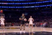 La WNBA enfrenta una insólita ola de interrupciones en sus pabellones. Por segundo día consecutivo, el personal de seguridad tuvo que detener un encuentro de la liga regular tras el lanzamiento de juguetes para adultos al terreno de juego desde la tribuna.